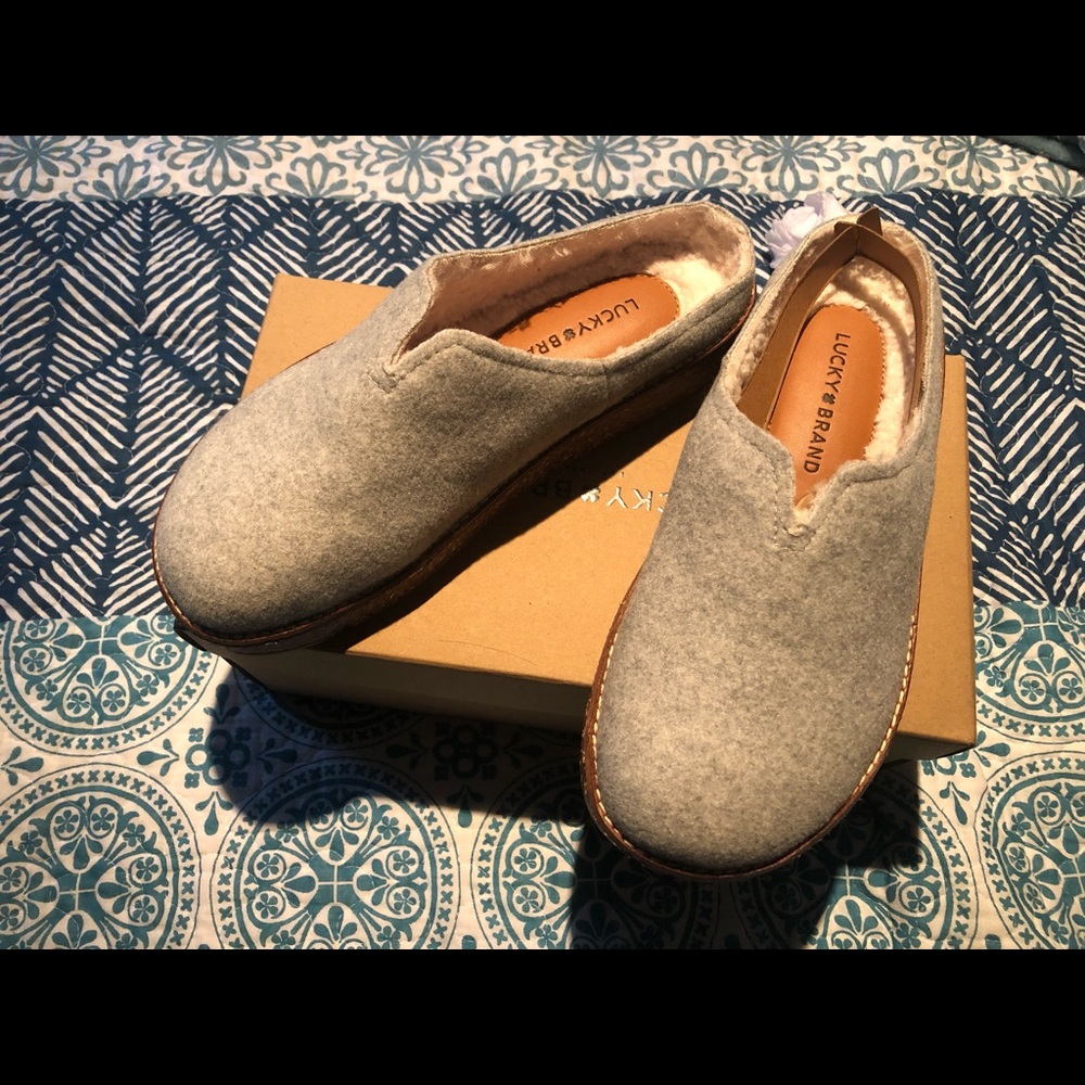 NIB Lucky Brand Dundi Felt clogs